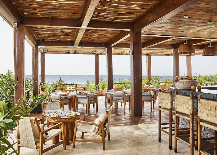 Hotel Etereo, Collection